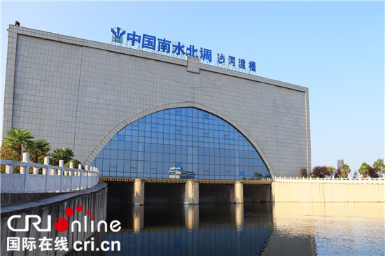 河南平顶山:一“槽”飞架 远水解近渴_fororder_沙河渡槽 摄影 王小军.JPG