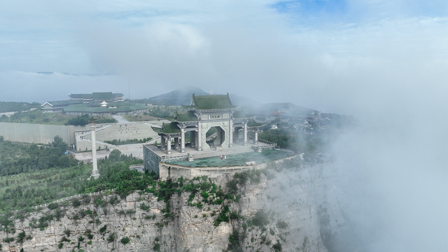 河南淇县：雨后云雾起