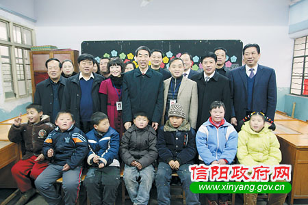 信阳市委书记王铁谈"作风建设 新华网河南频道访谈直播